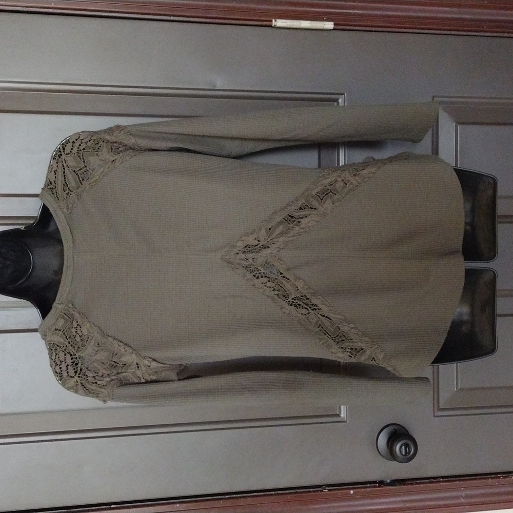 Mossimo long sleeved thermal with lace inserts - Picture 2 of 4